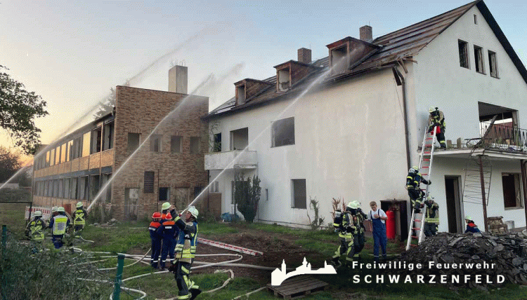Einsatzübung Wohnhausbrand mit Personen in Gefahr