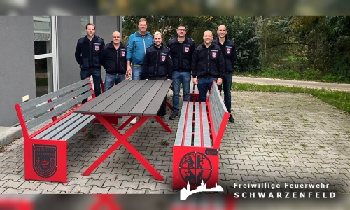 Neue Sitzgarnituren übergeben